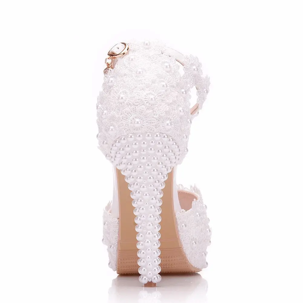 Бели дантелени сандали с цветя модел с декорация във формата на кристали и кралица, Обувки-лодка с отворени пръсти, вечерни дамски обувки за сватба на фина платформа и висок ток 11 cm . ' - ' . 2