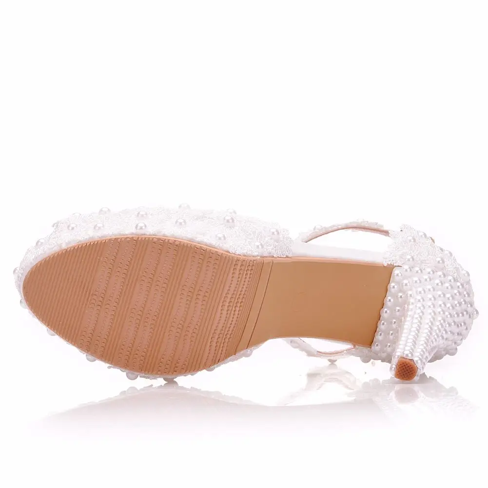 Бели дантелени сандали с цветя модел с декорация във формата на кристали и кралица, Обувки-лодка с отворени пръсти, вечерни дамски обувки за сватба на фина платформа и висок ток 11 cm . ' - ' . 4