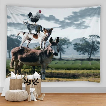 Забавен гоблени с животни, сцени от хамбара във фермата с котки и кучета, монтиран на стената пейзаж, на фона на домашно спални, гоблен за естетичен декор на стаята