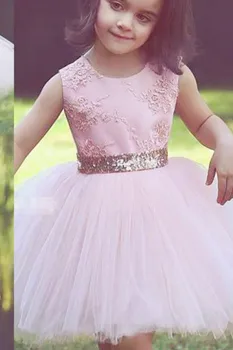 Розова рокля с аппликацией за момичета в едно цвете, в началото на с лък, на колана с пайети, подходящи за сватбени партита, рожден ден, първото причастие