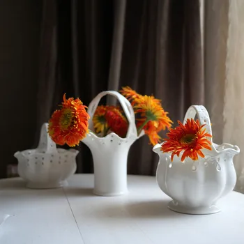 Чисто Бяла е куха декоративна керамична ваза в пасторальном ретро стил, Кошница за цветя